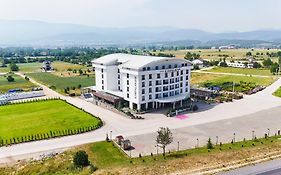 Karpalas City Hotel & Spa  4*